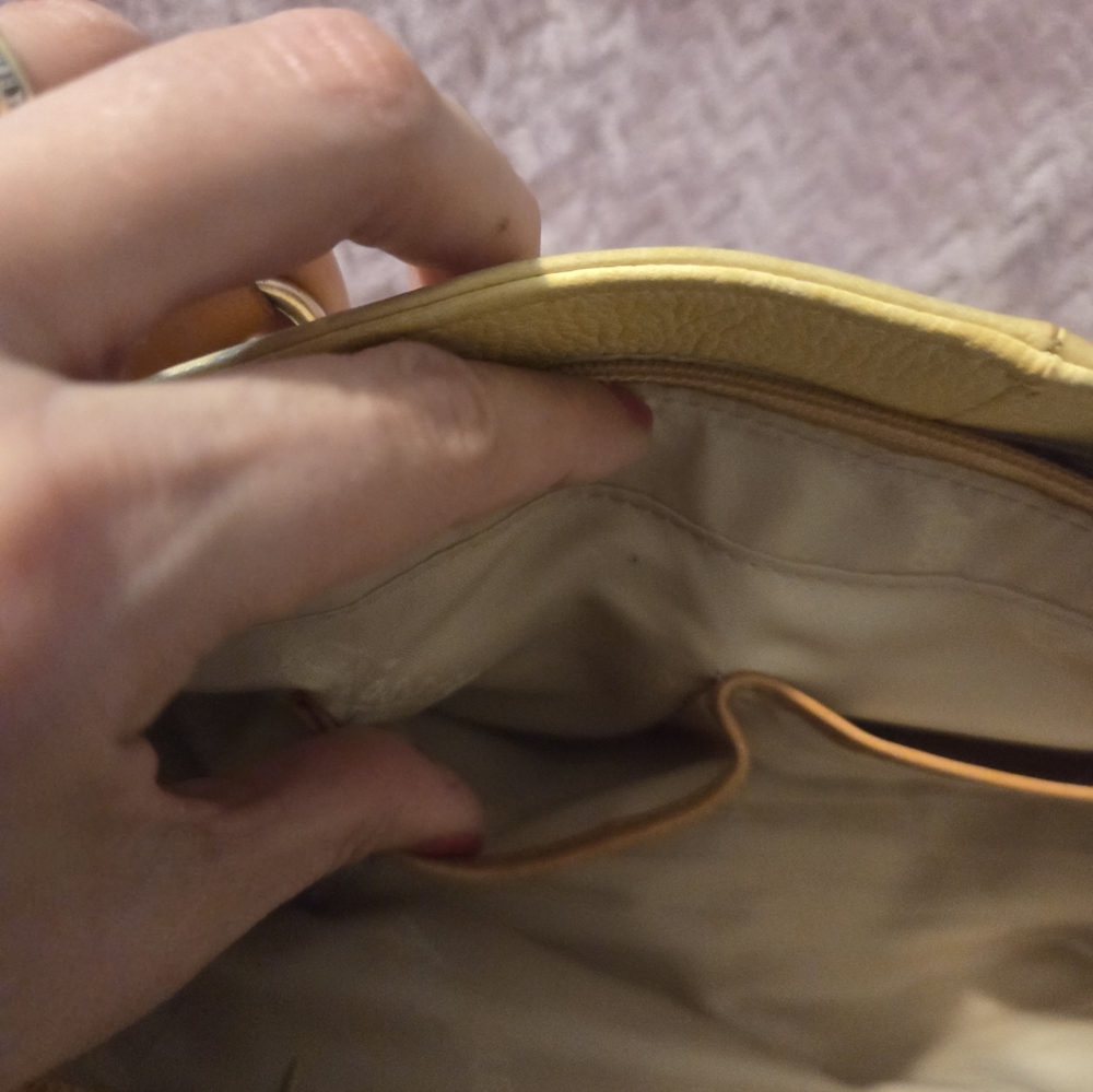 Vintage Fossil Light Yellow Leather Shoulder Handbag - Picture 7 of 14